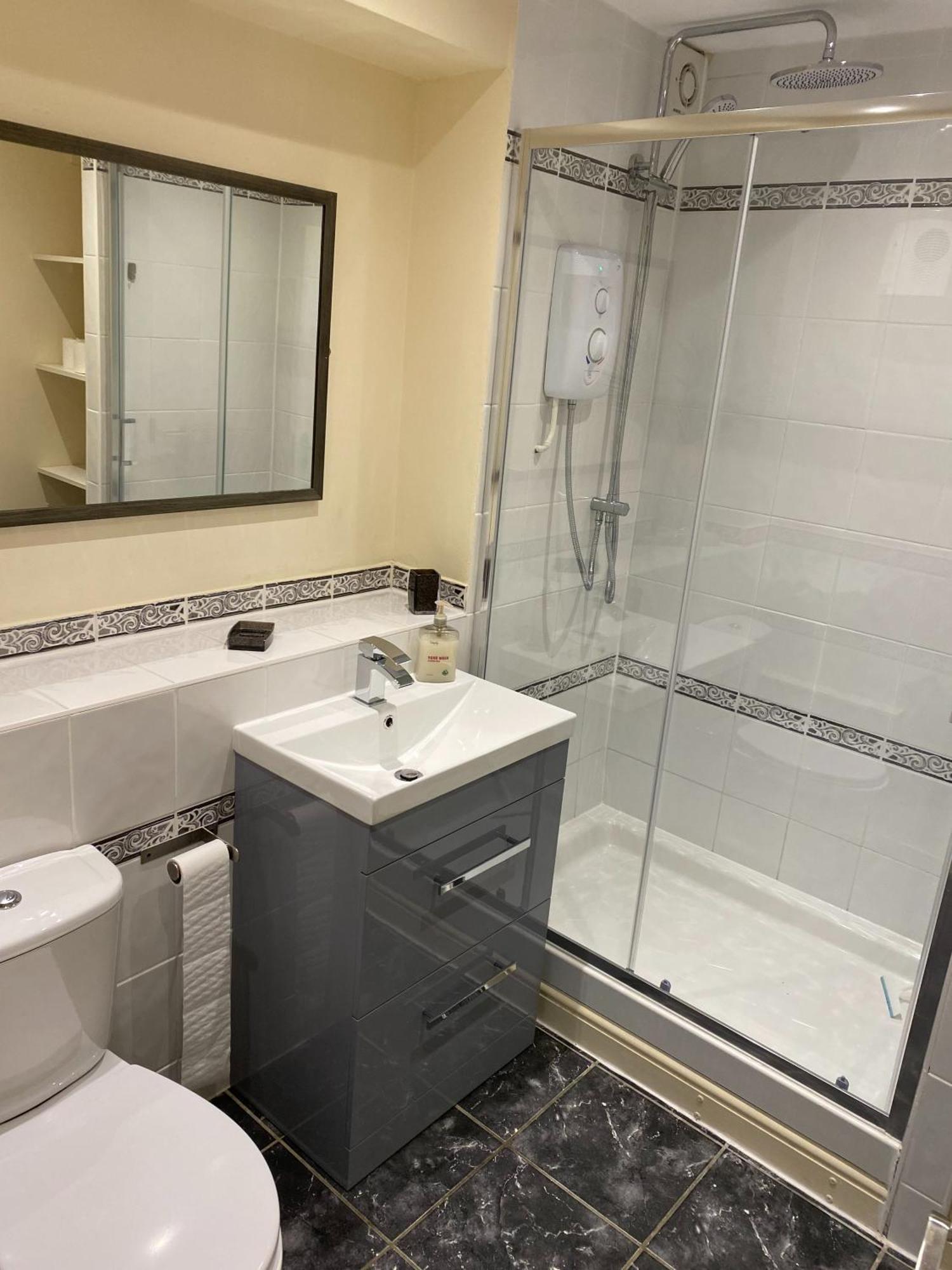 River Courtyard Apartment In The Heart Of Stneots เซนต์เนียทส์ ภายนอก รูปภาพ
