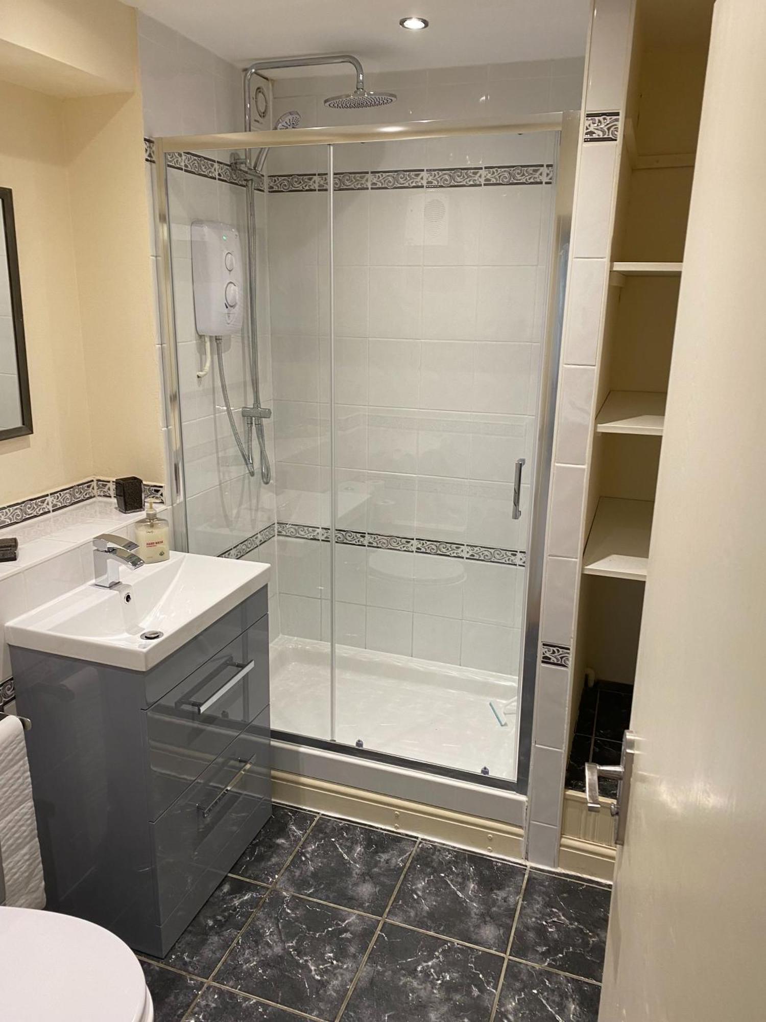 River Courtyard Apartment In The Heart Of Stneots เซนต์เนียทส์ ภายนอก รูปภาพ